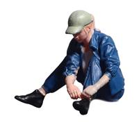 Ysyqkn Miniature Figures Model Figurine Femme Résine Mini Peinte Main Modèle Réalisme Voiture Miniature Adaptée à La Décoration de Scène Cr, Nouer Ses Lacets