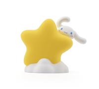 YuMe Toys Lampe de Chevet étoilée série Cinnamoroll, Adorable Cinnamoroll regardant derrière Une étoile dorée, veilleuse LED de 9 cm pour Enfants à partir de 3 Ans