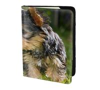 YUNWEIKEJI Yorkshire Terrier Herbe Verte Chiens Mignons, Porte-Passeport Portefeuille de Voyage en Cuir PU Étui pour Passeport Couvre-Passeport 5,5 Pouces