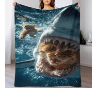 YVASPQRTW Impression 3D Thème Scène Animale Océan Surréaliste Couverture en Flanelle, Chat Chevauchant Un Requin Plaid Doux Canapé Lit Enfants, 70x80inch(180x200cm)
