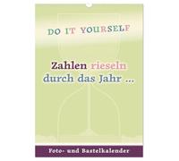 Zahlen rieseln durch das Jahr ... (Wandkalender 2026 DIN A3 hoch), CALVENDO Monatskalender: Hintergrund im Sanduhr-Design als Symbol für unsere wertvolle Zeit