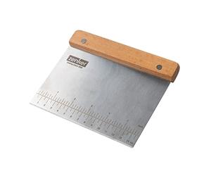 Zenker Coupe-pâte en acier inoxydable - Coupe-pâte avec fonction règle - Accessoire parfait pour la cuisson du pain - Séparateur de pâte avec poignée en bois (hêtre) - Environ 15 x 12 x 1,5 cm