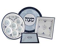 Zion Judaica Ensemble complet d'assiettes en céramique Seder de Pâques Bleu Collection Renaissance 30,5 cm Assiette à matzo carrée de 24,1 cm avec housse de matzah ronde de 43,2 cm et sac Afikoman