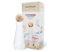 Zirben Familie Le set original en forme de boule de pin avec carafe à eau - Donne à l'eau une touche spéciale - Carafe de 1 litre en verre de cristal avec couvercle en bois de pin - Édition cœur