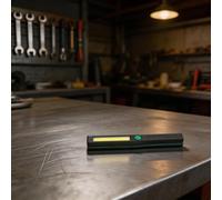 ZiStarlilife Lampe torche COB + LED avec base magnétique, deux modes d'éclairage, corps en ABS résistant à l'eau, alimentée par piles pour le camping, la randonnée, l'inspection du véhicule