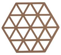 Zone Denmark - Dessous De Plat Triangle en Silicone - Design GéoméTrique Moderne - Résistant À 250°C - Lave-Vaisselle - Dimensions 16 x 14 x 0,9 cm - Amande