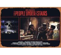 Zuhhgii Plaque rétro en étain The People Under The Stairs, carte originale de hall 6 Wes Craven Brandon Adams, affiche rétro du film classique, plaque en métal pour bar, décoration murale 20,3 x 30,5