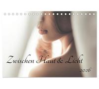 Zwischen Haut und Licht (Tischkalender 2026 DIN A5 quer), CALVENDO Monatskalender: Die Poesie des Körpers - ästhetisch, zart und voller stiller Eleganz.